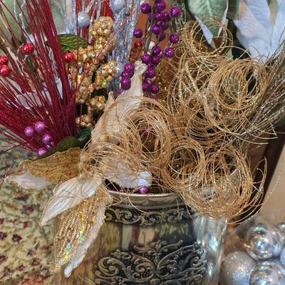 Holiday pictures and decor