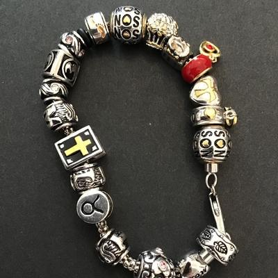 Beautiful Danbury mint charm bracelet