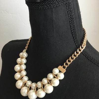 Beautiful gold toned, faux, pearl SHB makers mark necklace very beautiful very nice