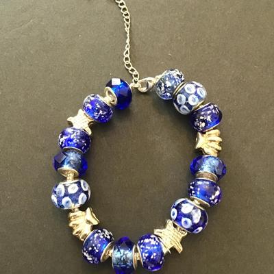 Beautiful silver tone and blue glass beaded bracelet