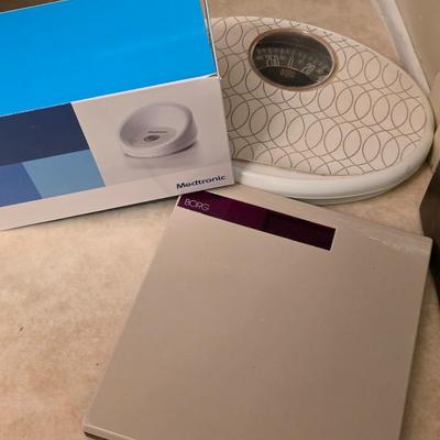 Two scales Medtronic 24960