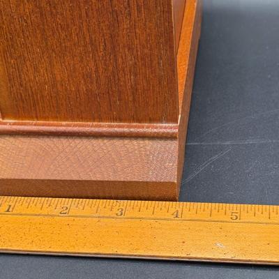 LOT 80C: Vintage Golf Themed Items, Includes A Linden Mantel Clock, Book Ends & More