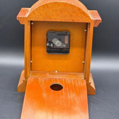 LOT 80C: Vintage Golf Themed Items, Includes A Linden Mantel Clock, Book Ends & More