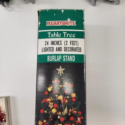 LOT 89: Assortment of Christmas Decorations