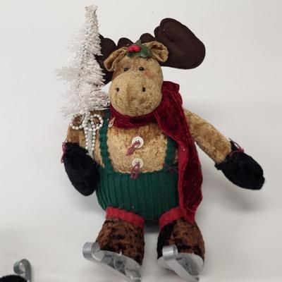 LOT 89: Assortment of Christmas Decorations