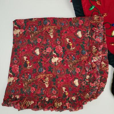 LOT 90: Variety of Christmas Themed Decorations