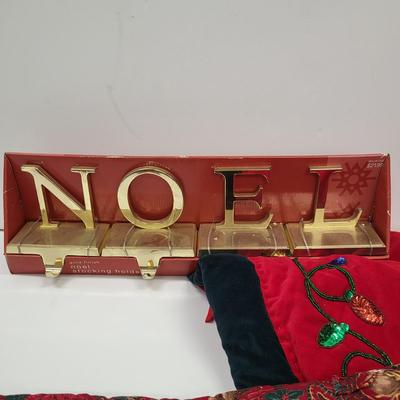 LOT 90: Variety of Christmas Themed Decorations