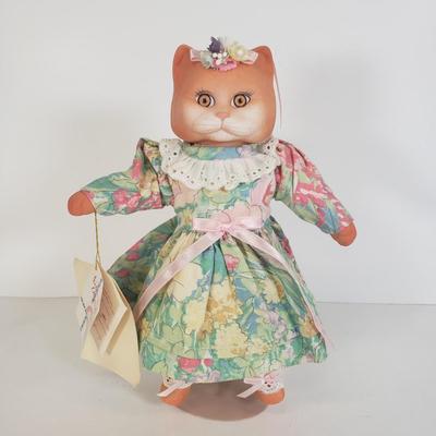 LOT 101: Cat Collection; Wall Hangings with Goebel Victoria Ashlea Original Doll