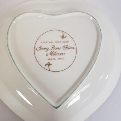 LOT 102: Christmas Decor; Lefton China, Mikasa Dish, Bells of Noel Carolites & More