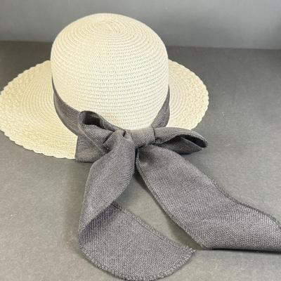 LOT 111: Collection of Visors & Sun Hats
