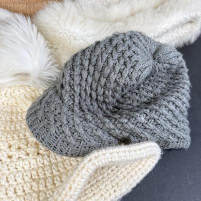 LOT 112: Ladies Winter Hats
