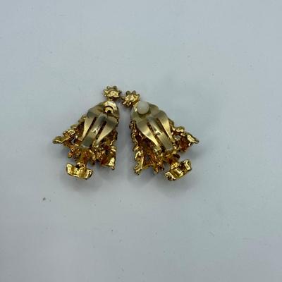 LOT 116: Beautiful Gold Tone Christmas Tree Jewelry Set