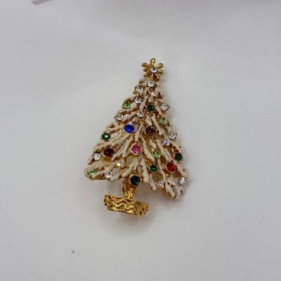 LOT 116: Beautiful Gold Tone Christmas Tree Jewelry Set