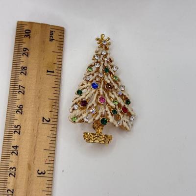 LOT 116: Beautiful Gold Tone Christmas Tree Jewelry Set