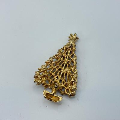 LOT 116: Beautiful Gold Tone Christmas Tree Jewelry Set