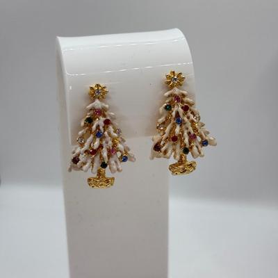 LOT 116: Beautiful Gold Tone Christmas Tree Jewelry Set