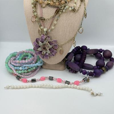 LOT 117: Collection of Necklaces & Bracelets