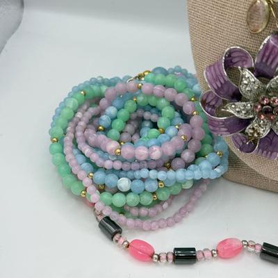 LOT 117: Collection of Necklaces & Bracelets