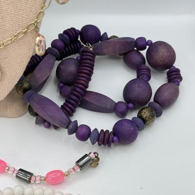 LOT 117: Collection of Necklaces & Bracelets