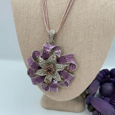 LOT 117: Collection of Necklaces & Bracelets