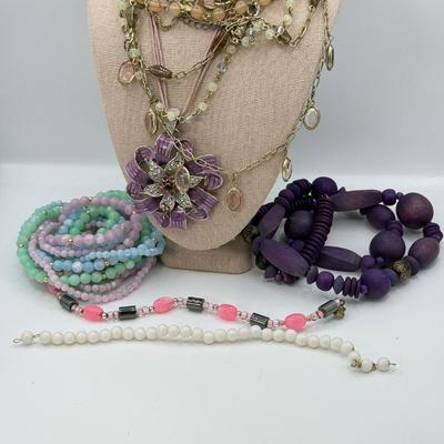 LOT 117: Collection of Necklaces & Bracelets