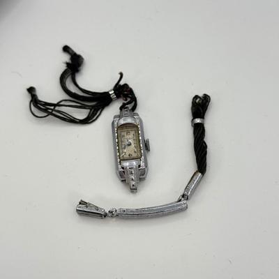 LOT 120: Vintage 1930s-40s Art Deco Bulova Ladies Watch