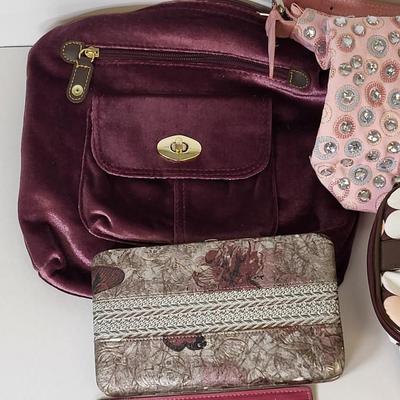 LOT 124: Lot of Various Purses and Wallets