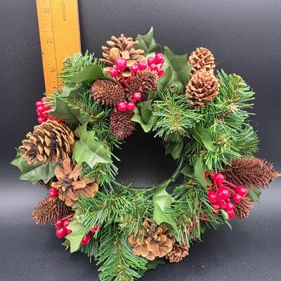 LOT 138: Vintage Christmas Floral/Candle Decorative Items.