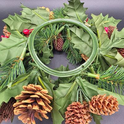 LOT 138: Vintage Christmas Floral/Candle Decorative Items.