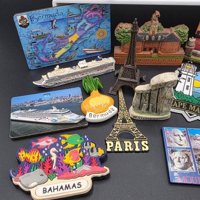 LOT 139: Vintage Souvenir Travels Collection, Includes Post & Greeting Cards From Early 1900's, Refrigerator Magnets & More