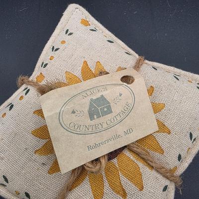 LOT 140: Vintage Home Decor Collection, Includes Electric Candle Warmers, Framed Cottage Prints, Inspirational Items & More