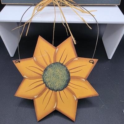 LOT 140: Vintage Home Decor Collection, Includes Electric Candle Warmers, Framed Cottage Prints, Inspirational Items & More