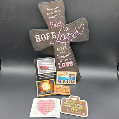 LOT 140: Vintage Home Decor Collection, Includes Electric Candle Warmers, Framed Cottage Prints, Inspirational Items & More