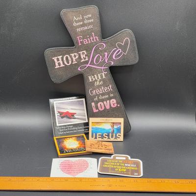 LOT 140: Vintage Home Decor Collection, Includes Electric Candle Warmers, Framed Cottage Prints, Inspirational Items & More