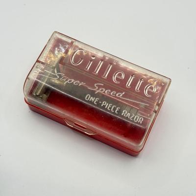 LOT 148: Vintage 1940s Bakelite Trinket/Cigarette Box & 2 Vintage Razors