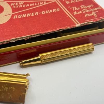 LOT 148: Vintage 1940s Bakelite Trinket/Cigarette Box & 2 Vintage Razors