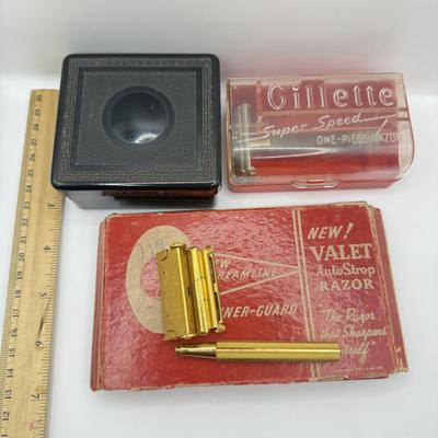 LOT 148: Vintage 1940s Bakelite Trinket/Cigarette Box & 2 Vintage Razors