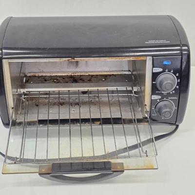LOT 164: Kitchen Essential Collection, Includes Vintage Electric Waring Pro Ice Crusher W/ Groovy Cozy, Keurig KCup Machine, Electric...