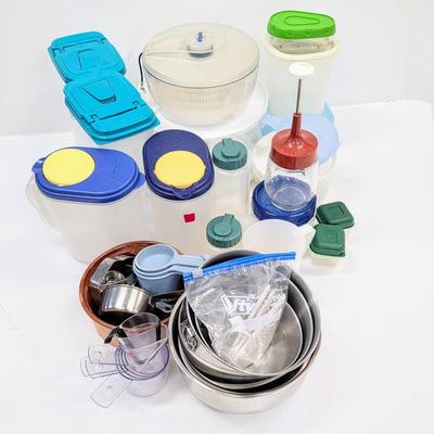 LOT 170: Large Lot of Kitchen Storage Containers, Includes Sterilite & Zip Lock, Pottery Bowl Made in France, Gemco Glass Apple...