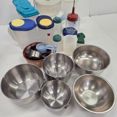 LOT 170: Large Lot of Kitchen Storage Containers, Includes Sterilite & Zip Lock, Pottery Bowl Made in France, Gemco Glass Apple...