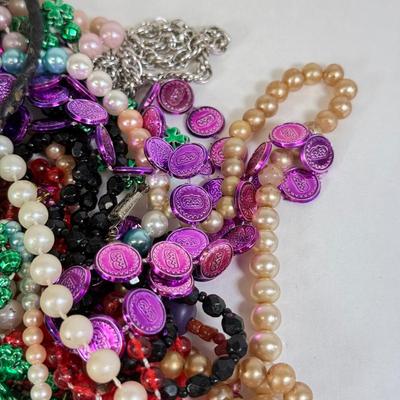 LOT 174: Craft Lot - Plastic Beads & More