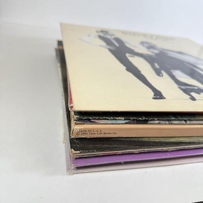 LOT 178: Vintage Vinyl Record Collection: Fleetwood Mac, Willie Nelson, The 5th Dimension & More