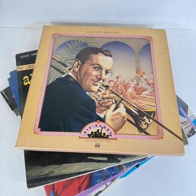 LOT 178: Vintage Vinyl Record Collection: Fleetwood Mac, Willie Nelson, The 5th Dimension & More