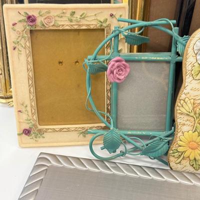 LOT 181: Variety of Photo Frames & Small Mirrors