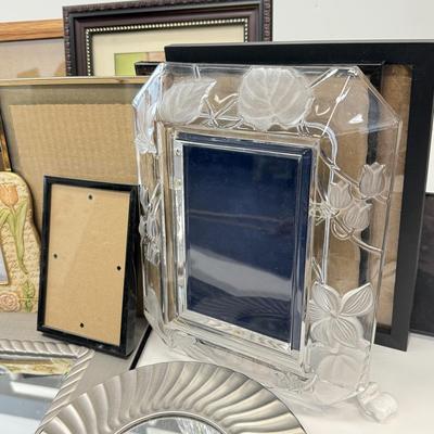 LOT 181: Variety of Photo Frames & Small Mirrors