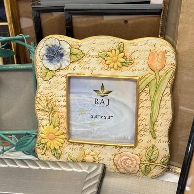 LOT 181: Variety of Photo Frames & Small Mirrors