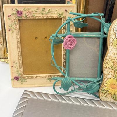 LOT 181: Variety of Photo Frames & Small Mirrors