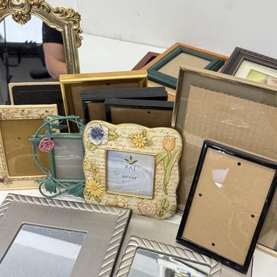 LOT 181: Variety of Photo Frames & Small Mirrors