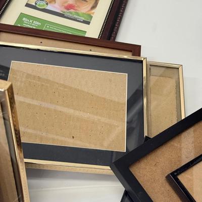 LOT 181: Variety of Photo Frames & Small Mirrors