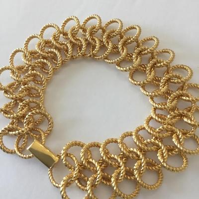 Very nice beautiful vintage, gold tone textured bracelet
